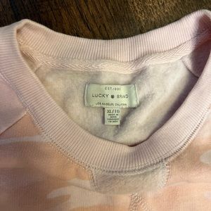 Lucky Brand Women’s Pink Camo Sweatshirt Size XL